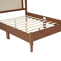 Lit double ancien en bois avec tête de lit en rotin