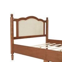 Lit double ancien en bois avec tête de lit en rotin