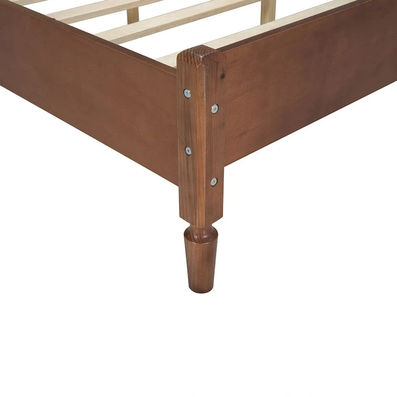 Lit double ancien en bois avec tête de lit en rotin
