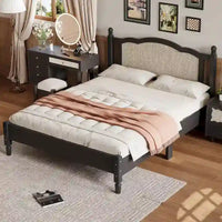 Lit double ancien en bois avec tête de lit en rotin