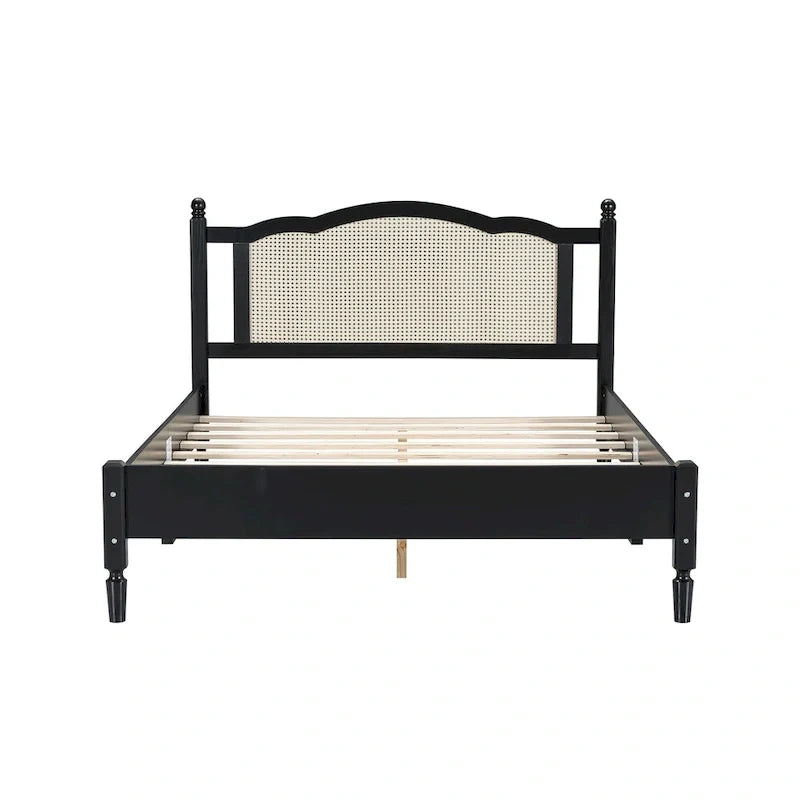 Lit double ancien en bois avec tête de lit en rotin