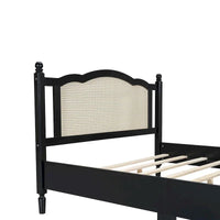 Lit double ancien en bois avec tête de lit en rotin
