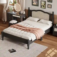 Lit double ancien en bois avec tête de lit en rotin