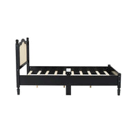 Lit double ancien en bois avec tête de lit en rotin