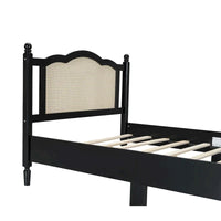 Lit double ancien en bois avec tête de lit en rotin