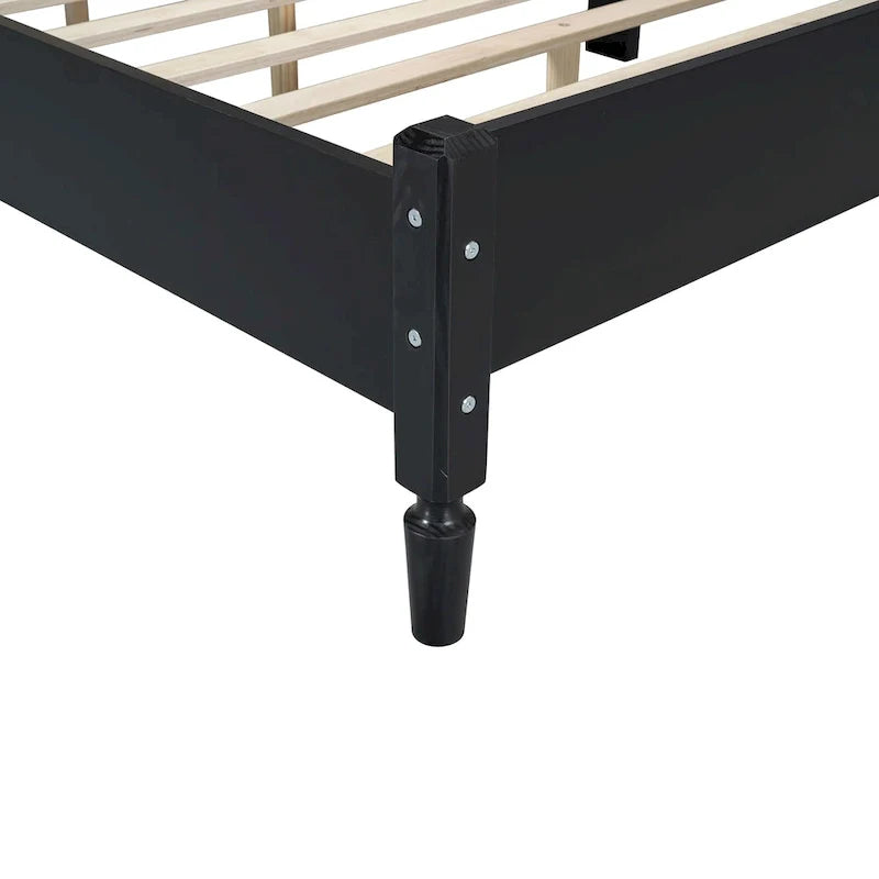 Lit double ancien en bois avec tête de lit en rotin