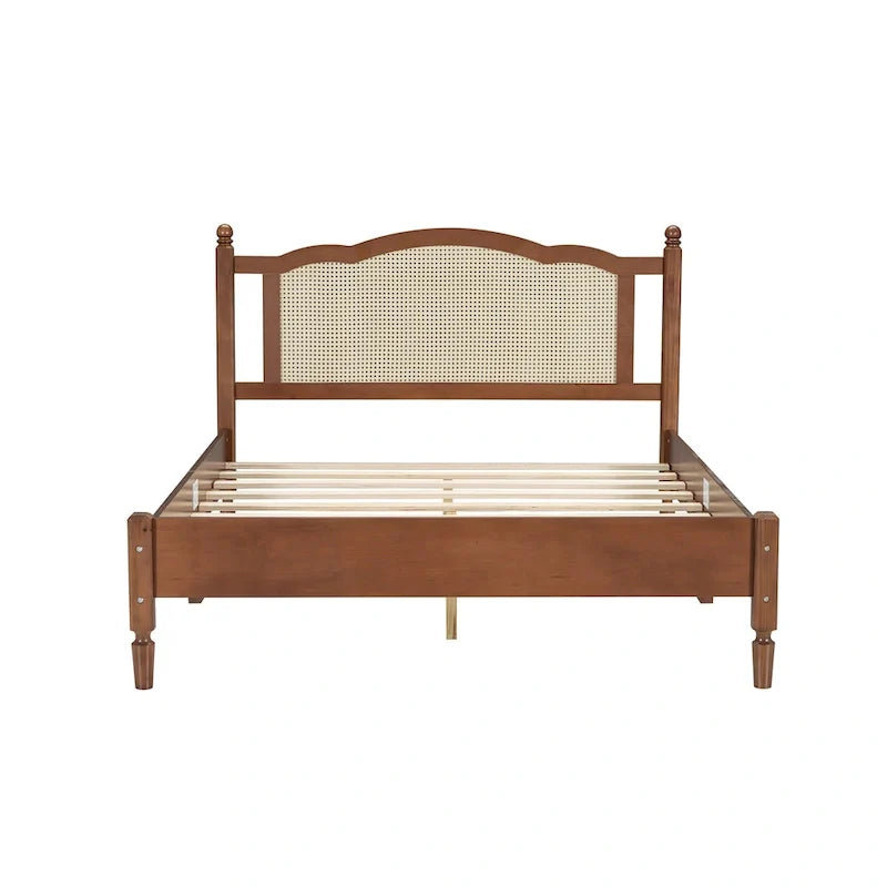 Lit double ancien en bois avec tête de lit en rotin
