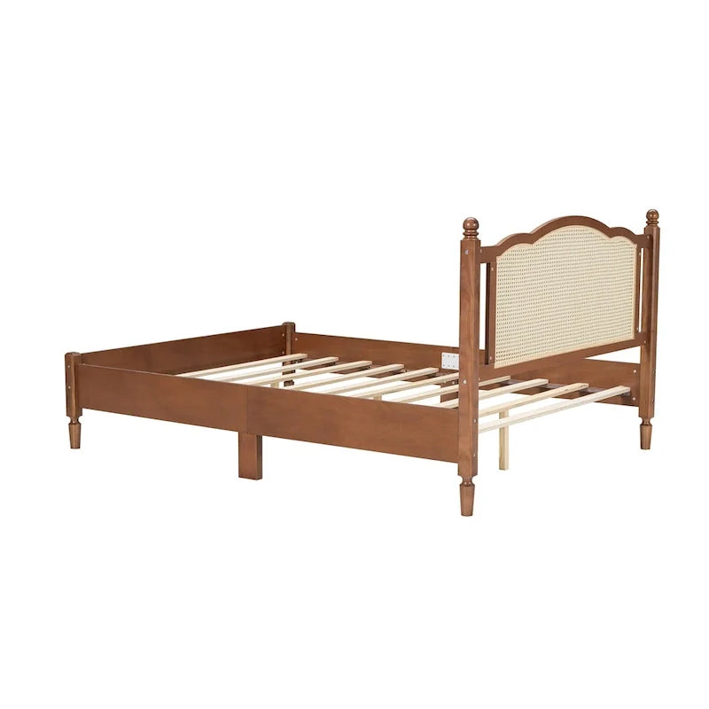 Lit double ancien en bois avec tête de lit en rotin