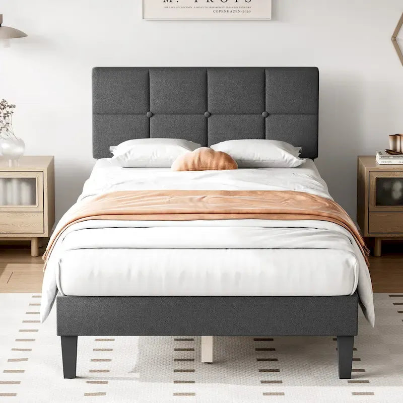 Lit plateforme en lin gris foncé, format grand lit, avec tête de lit réglable et support de lattes en bois massif