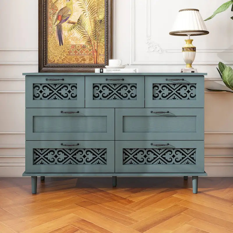 Commode horizontale à 7 tiroirs de style rétro avec façade de tiroirs sculptée et poignées métalliques pour chambre à coucher, salon