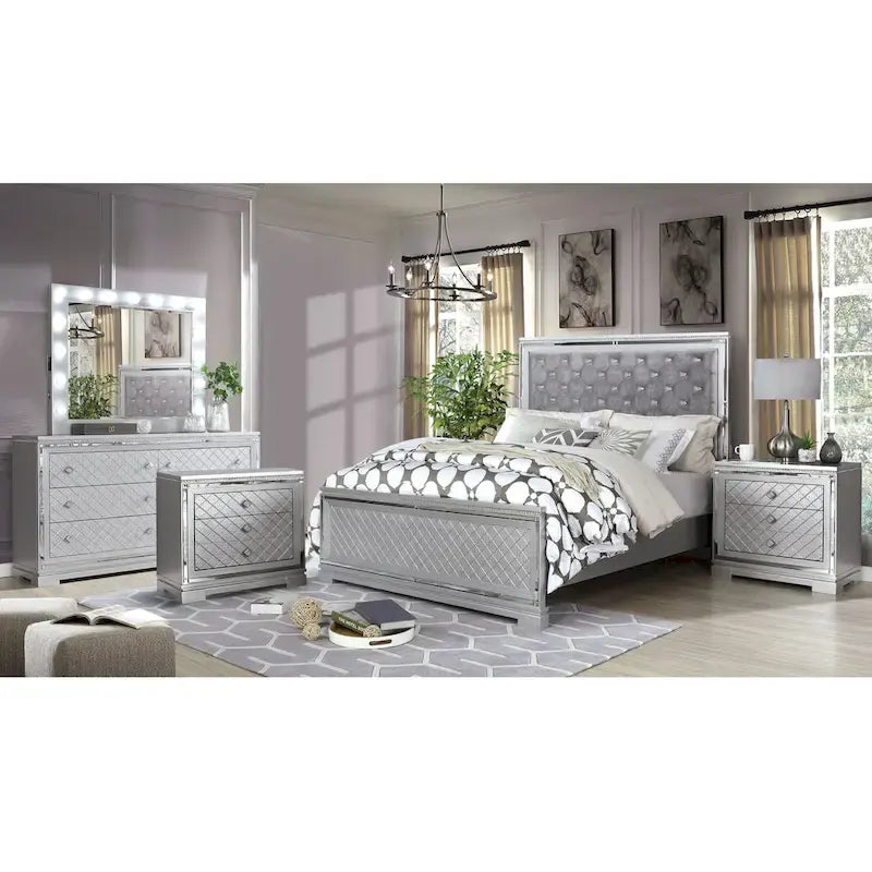 Seleena Glam Ensemble de chambre 5 pièces à panneaux capitonnés en bois argenté avec port USB par Furniture of America