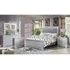 Seleena Glam Ensemble de chambre 5 pièces à panneaux capitonnés en bois argenté avec port USB par Furniture of America