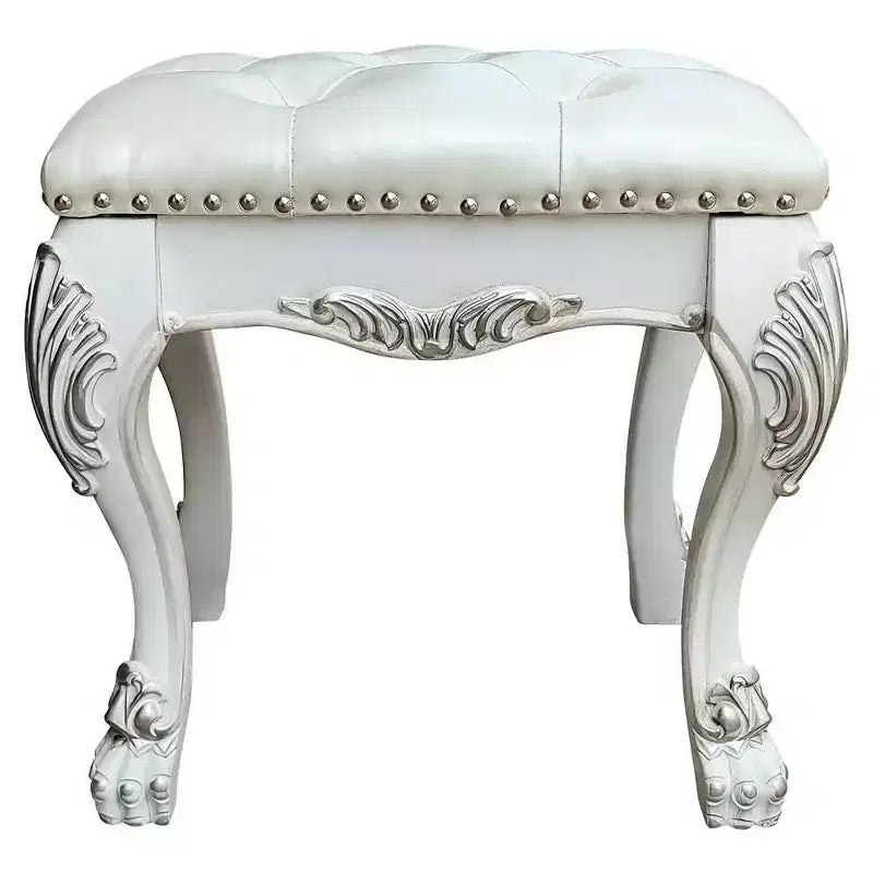 Fauteuil d'appoint Dresden II 20 po finition PU/blanc os - Acme Furniture : esprit romantique, dossier à oreilles champagne, garniture à clous