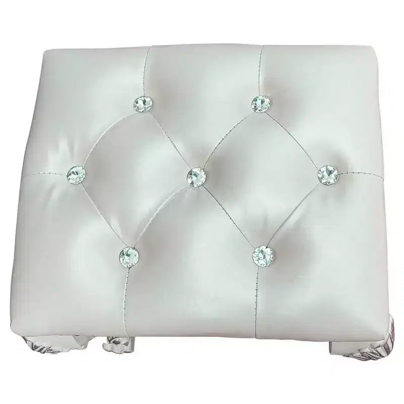 Fauteuil d'appoint Dresden II 20 po finition PU/blanc os - Acme Furniture : esprit romantique, dossier à oreilles champagne, garniture à clous