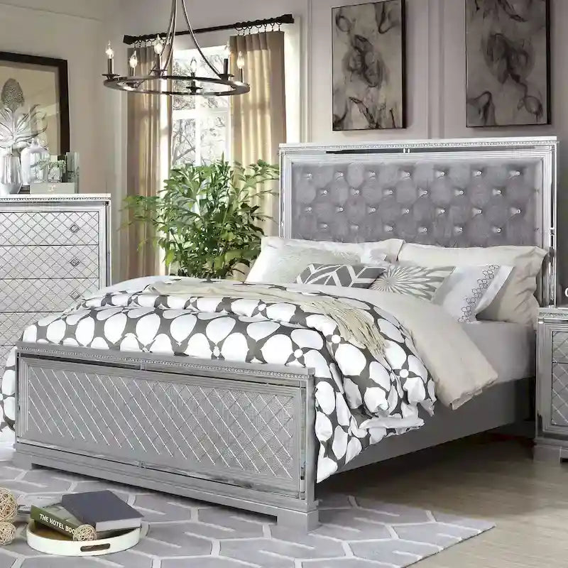 Seleena Glam Ensemble de chambre 5 pièces à panneaux capitonnés en bois argenté avec port USB par Furniture of America