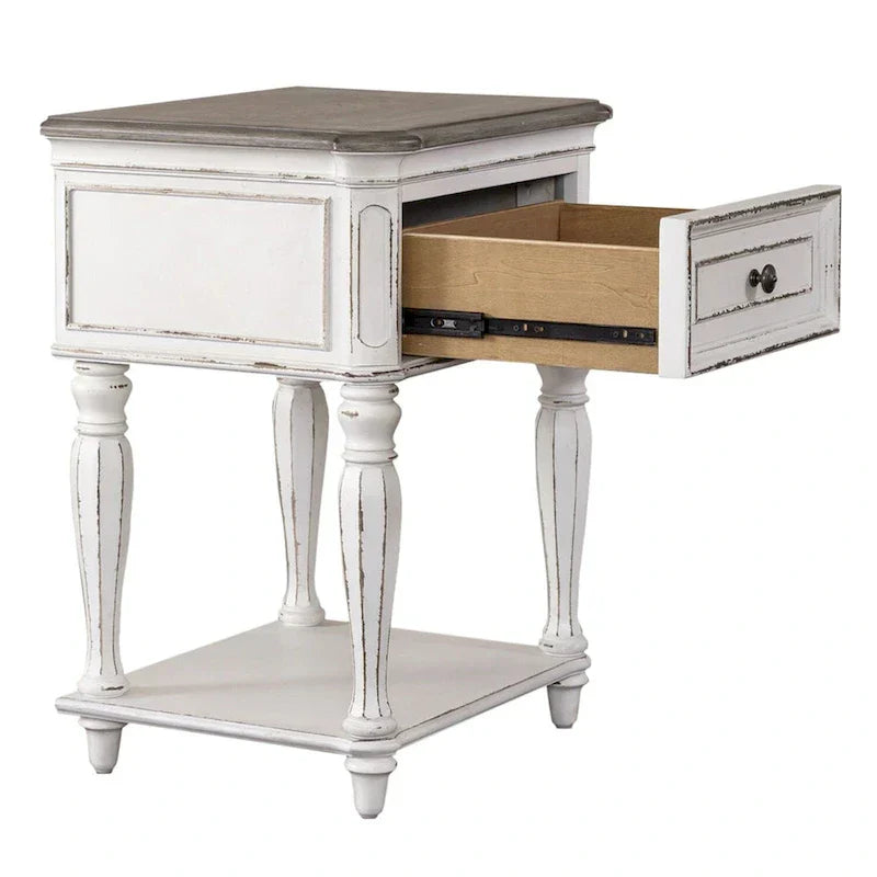 Table de chevet Magnolia Manor à pieds blanc antique
