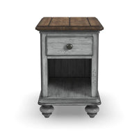 Table d'appoint Plymouth marron en bois par Flexsteel - 16 x 23 x 23