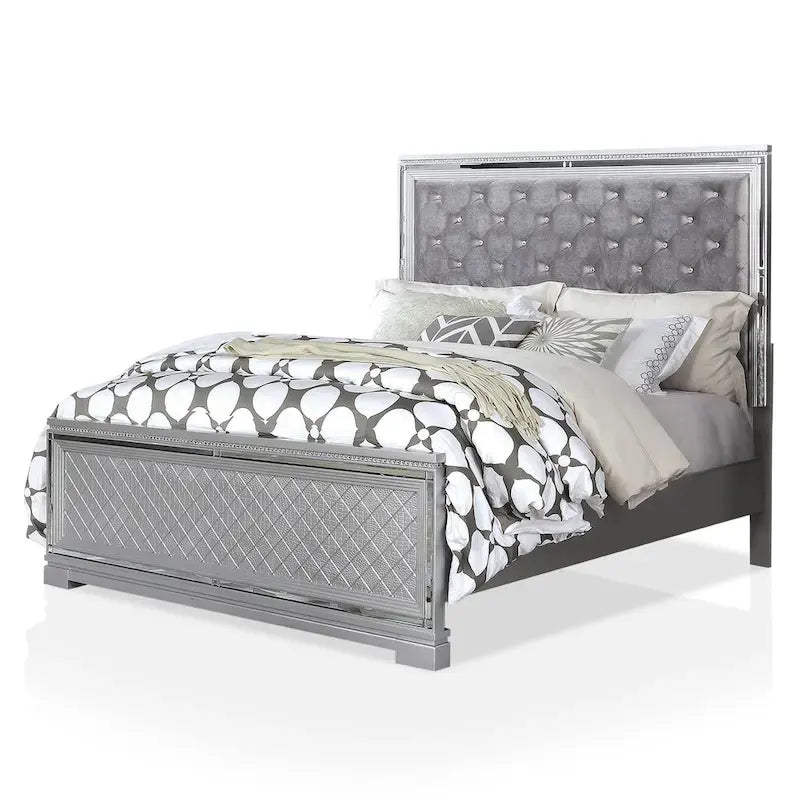 Seleena Glam Ensemble de chambre 5 pièces à panneaux capitonnés en bois argenté avec port USB par Furniture of America