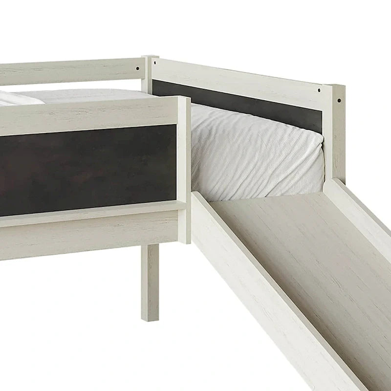 Lit mezzanine bas classique double CraftPorch avec tableau noir, toboggan et échelle