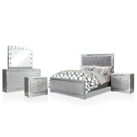 Seleena Glam Ensemble de chambre 5 pièces à panneaux capitonnés en bois argenté avec port USB par Furniture of America