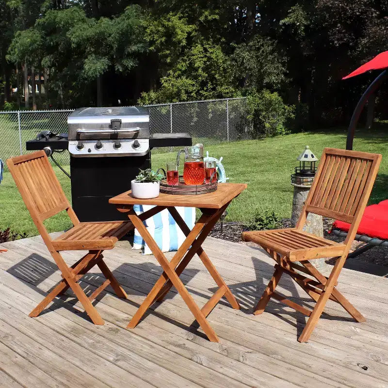 Sunnydaze Ensemble bistro pliant Nantasket en teck massif d'extérieur avec finition teintée - Table et chaises - Marron - 3 pièces