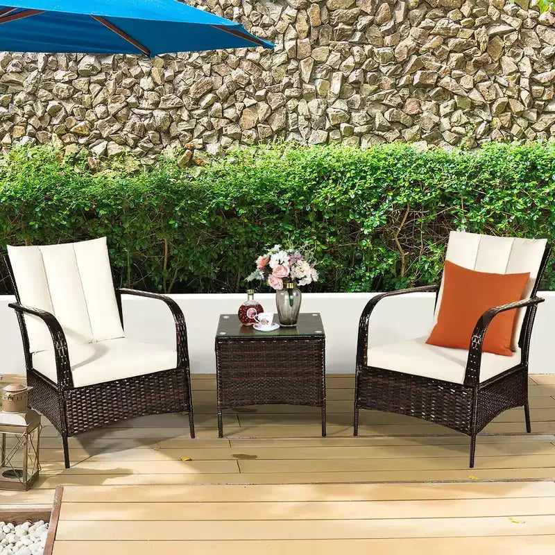 Costway Ensemble mobilier de jardin en rotin 3 pièces Table basse et 2 chaises en rotin avec coussins blancs