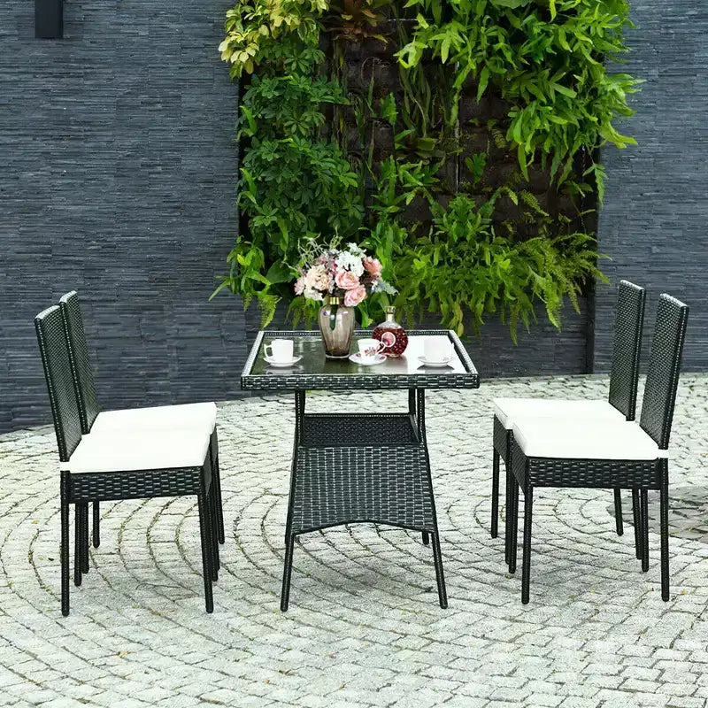 Costway Ensemble repas de patio 5 pièces en rotin - Table à plateau en verre, mobilier de jardin
