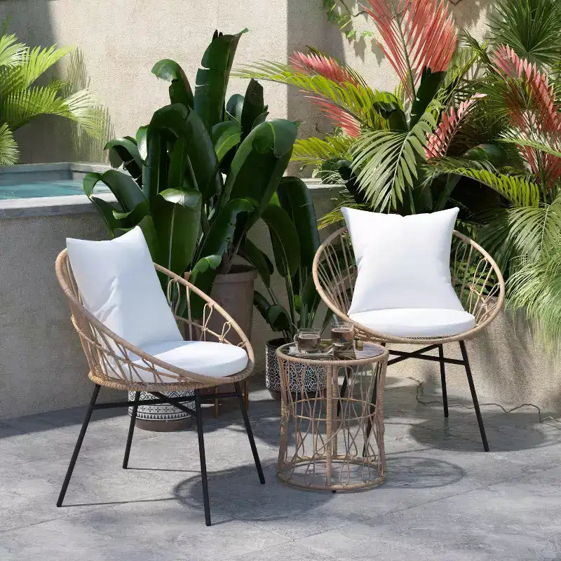 Ensemble de bistro 3 pièces Flash Furniture Devon pour l'intérieur/l'extérieur, chaises en rotin tressé de style Papasan, table d'appoint en verre et coussins