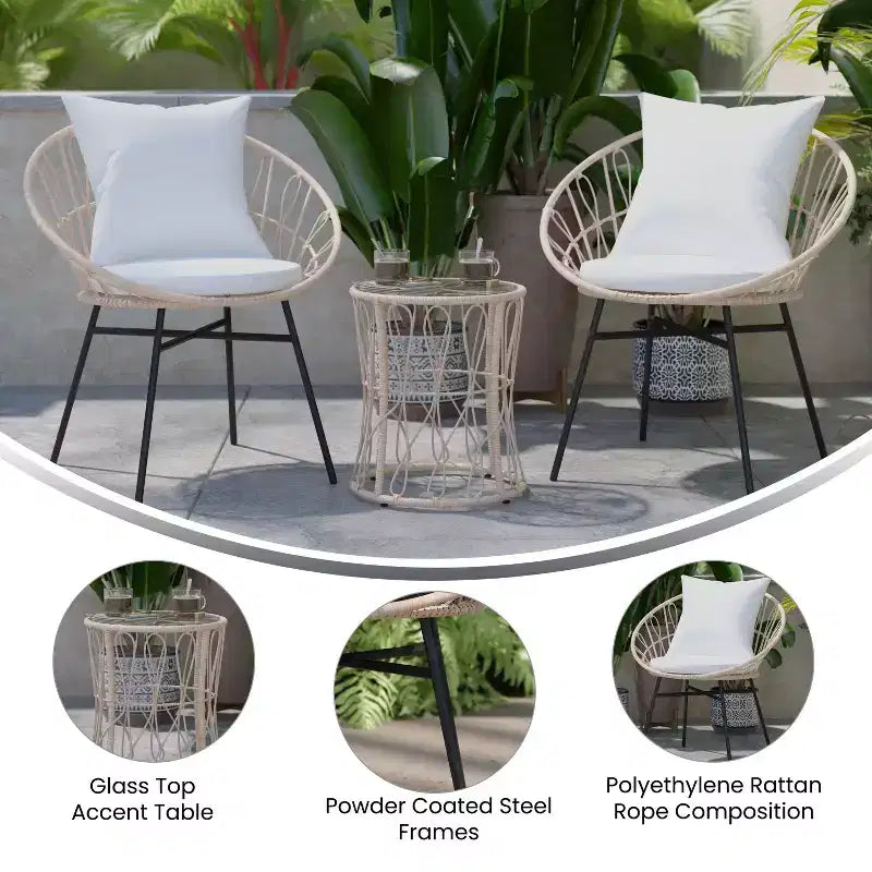 Ensemble de bistro 3 pièces Flash Furniture Devon pour l'intérieur/l'extérieur, chaises en rotin tressé de style Papasan, table d'appoint en verre et coussins