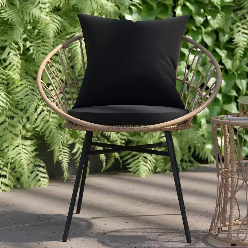Ensemble de bistro 3 pièces Flash Furniture Devon pour l'intérieur/l'extérieur, chaises en rotin tressé de style Papasan, table d'appoint en verre et coussins