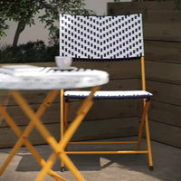 Ensemble bistrot pliant trois pièces Flash Furniture Rouen en rotin PE avec structures métalliques pour usage intérieur et extérieur