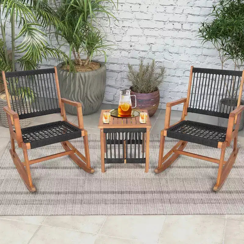 Costway Ensemble fauteuil à bascule table bistro de patio 3 pièces en bois d'acacia, corde toutes saisons d'extérieur