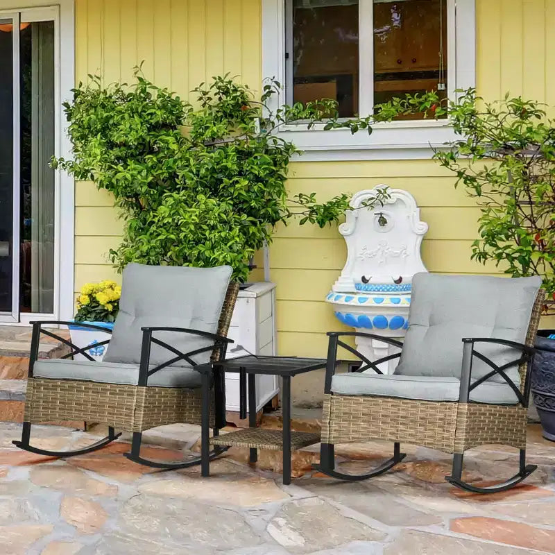 Outsunny Ensemble bistro 3 pièces en osier à bascule, mobilier de jardin avec deux fauteuils à bascule pour porche, coussins, table basse à deux niveaux
