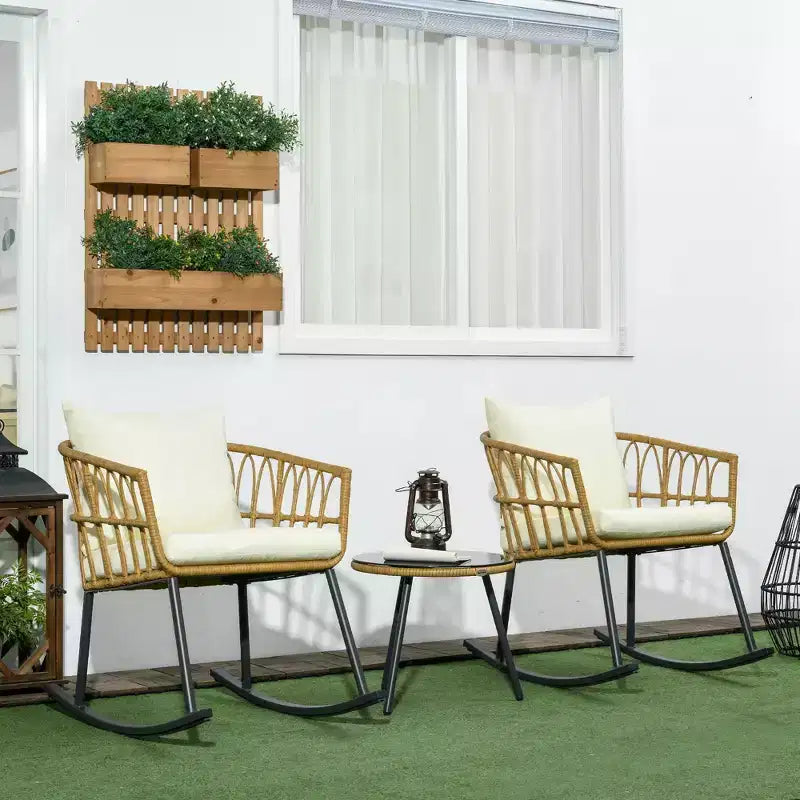 Outsunny Ensemble de 3 Meubles de Jardin avec Coussins et Fauteuils à Bascule, Table Basse à Plateau en Verre, Ensemble Bistro en Rotin, Blanc Crème