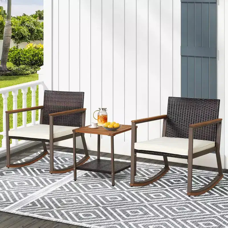 Costway Ensemble de Bistrot 3 Pièces avec Fauteuils à Bascule en Rotin de Patio, Coussins d'Accoudoirs et Table avec Étagère de Rangement Bleu Marine/Gris/Blanc Cassé
