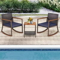 Costway Ensemble de Bistrot 3 Pièces avec Fauteuils à Bascule en Rotin de Patio, Coussins d'Accoudoirs et Table avec Étagère de Rangement Bleu Marine/Gris/Blanc Cassé