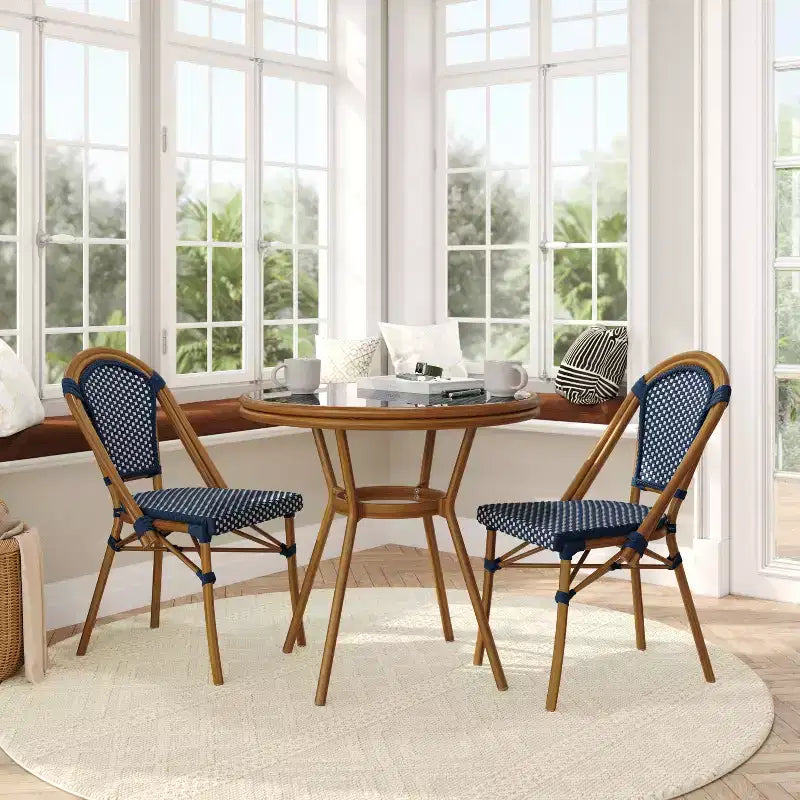 Flash Furniture Bordeaux Table de bistrot commerciale 31.5 d'intérieur/extérieur, rotin PE, plateau en verre avec 2 chaises empilables