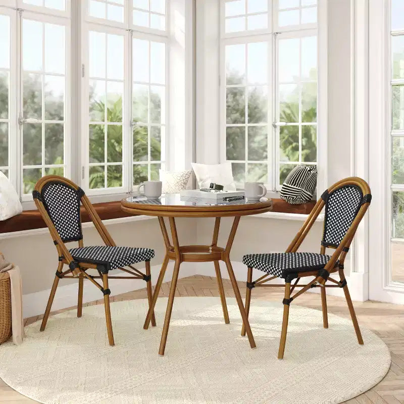 Flash Furniture Bordeaux Table de bistrot commerciale 31.5 d'intérieur/extérieur, rotin PE, plateau en verre avec 2 chaises empilables
