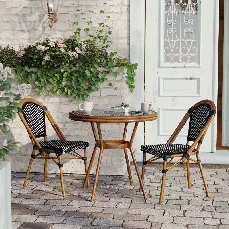 Flash Furniture Bordeaux Table de bistrot commerciale 31.5 d'intérieur/extérieur, rotin PE, plateau en verre avec 2 chaises empilables
