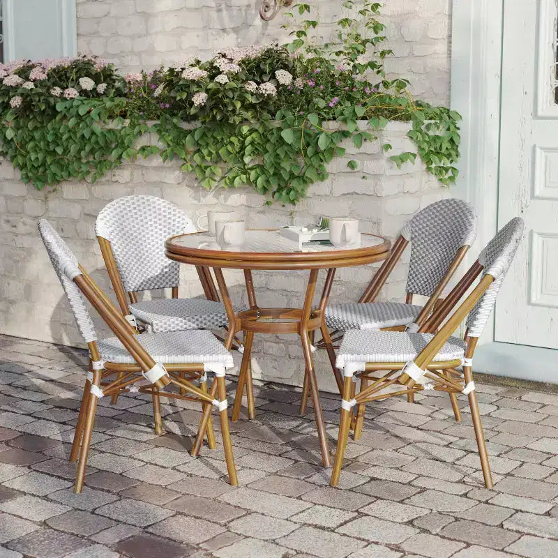 Flash Furniture Lourdes Table de bistrot commerciale intérieur/extérieur 31,5 po, rotin PE, dessus en verre avec 4 chaises empilables