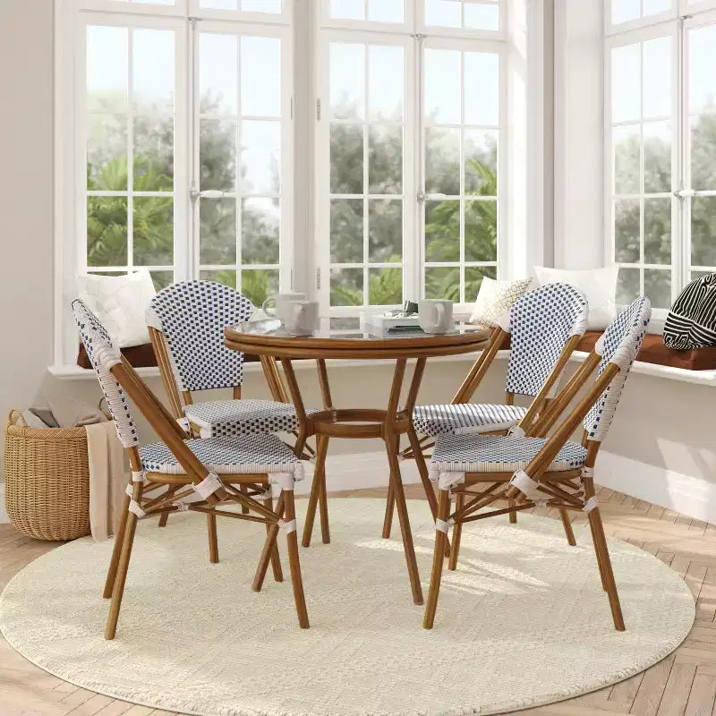 Flash Furniture Lourdes Table de bistrot commerciale intérieur/extérieur 31,5 po, rotin PE, dessus en verre avec 4 chaises empilables