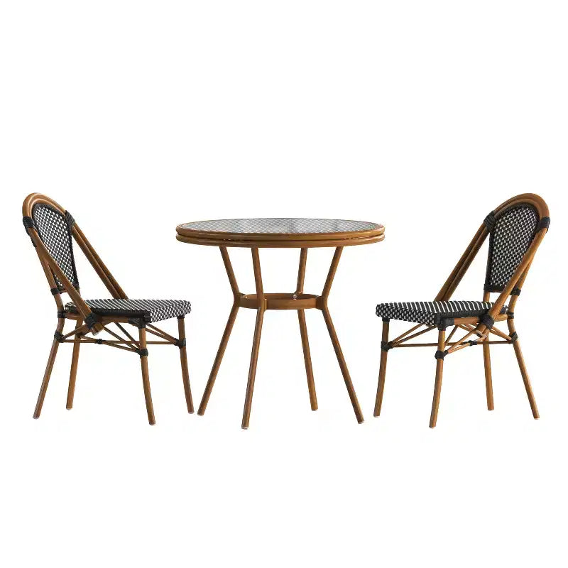 Emma & Oliver Soie Table de style bistro d'intérieur/extérieur de 31,5 po avec résine tressée PE, plateau en verre et deux chaises - Cadre en métal