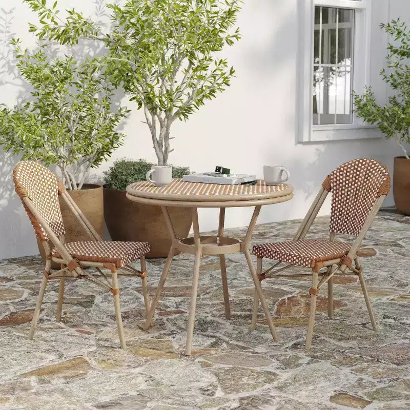 Merrick Lane Table de style bistrot Mael avec plateau en verre, textilène, 2 chaises empilables et cadre en métal finition bambou pour utilisation intérieure/extérieure