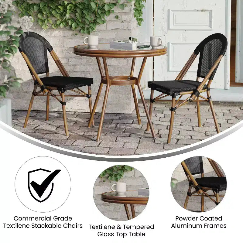 Merrick Lane Table de style bistrot Mael avec plateau en verre, textilène, 2 chaises empilables et cadre en métal finition bambou pour utilisation intérieure/extérieure