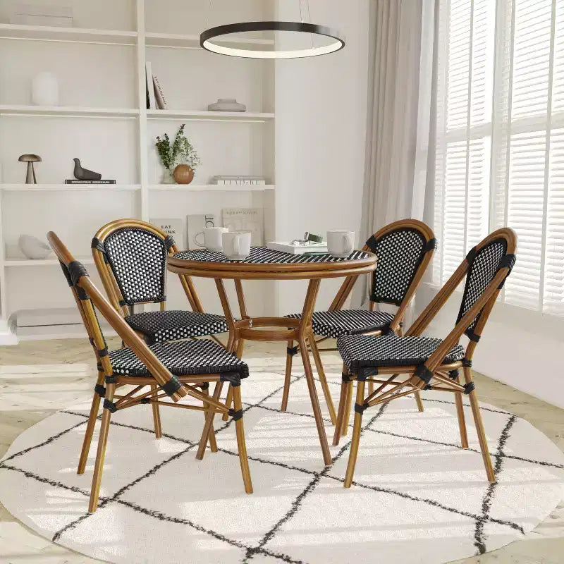 Table de bistrot Emma & Oliver Soie pour l'intérieur et l'extérieur de 80 cm avec rotin en PE, plateau en verre et quatre chaises - Cadre en métal