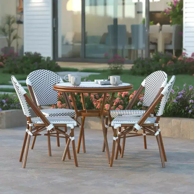 Emma & Oliver Colmar Table de bistro intérieure/extérieure de 80 cm avec rotin PE, plateau en verre et quatre chaises - Cadre en métal