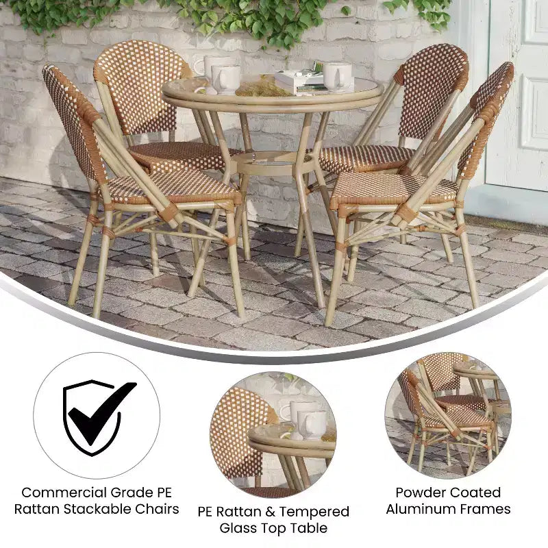 Emma & Oliver Colmar Table de bistro intérieure/extérieure de 80 cm avec rotin PE, plateau en verre et quatre chaises - Cadre en métal