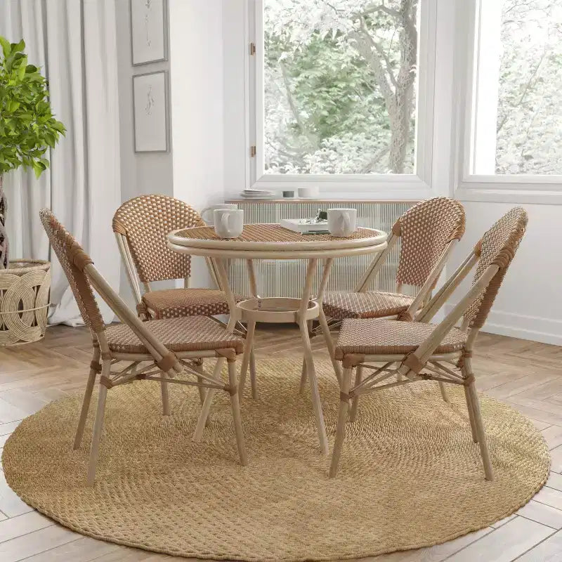 Merrick Lane Mael Table style bistro avec plateau en verre, Textilene, 4 chaises empilables et cadre en métal finition bambou pour usage intérieur/extérieur