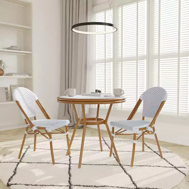 Emma & Oliver Colmar Table style bistro intérieur/extérieur 31,5 in., en résine tressée PE, plateau en verre et deux chaises - cadre en métal
