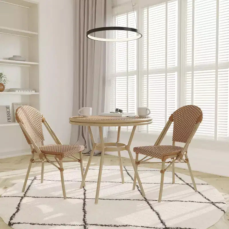 Emma & Oliver Colmar Table style bistro intérieur/extérieur 31,5 in., en résine tressée PE, plateau en verre et deux chaises - cadre en métal